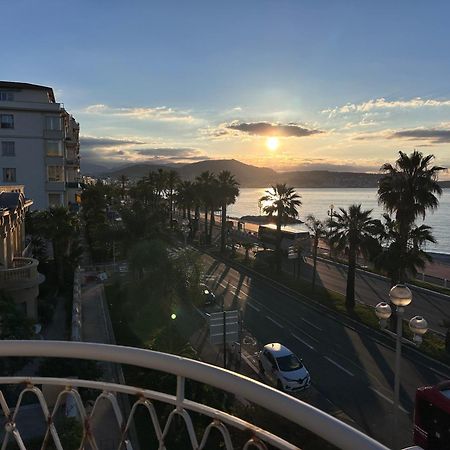 Beach Front, Superbe Appartement Pour 4 Personnes Nizza Kültér fotó
