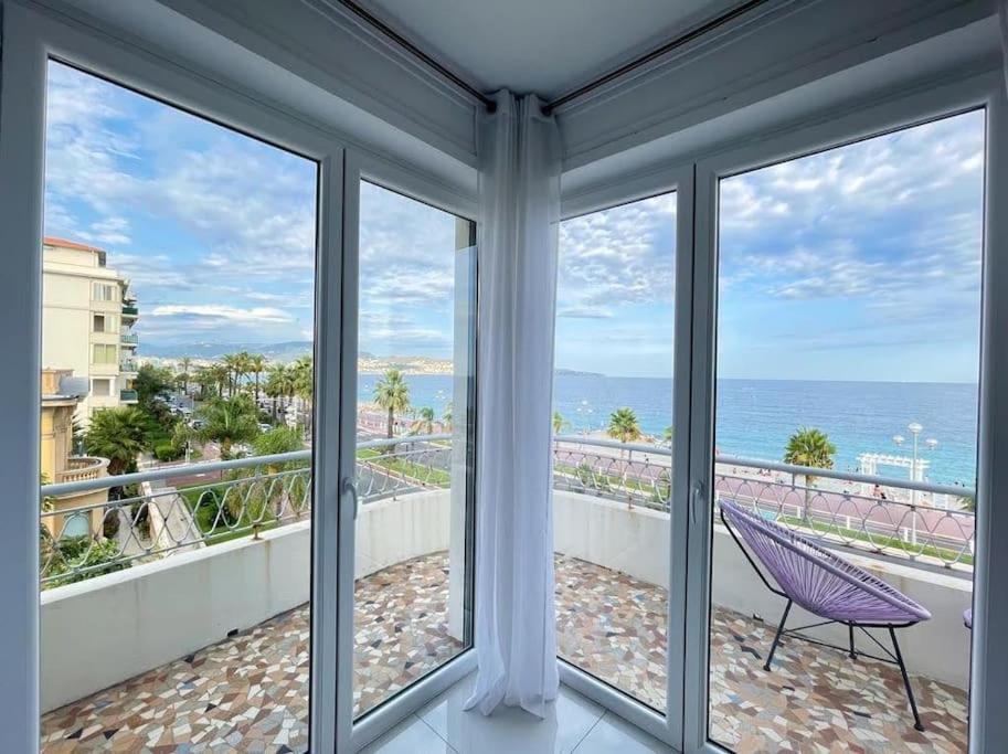 Beach Front, Superbe Appartement Pour 4 Personnes Nizza Kültér fotó