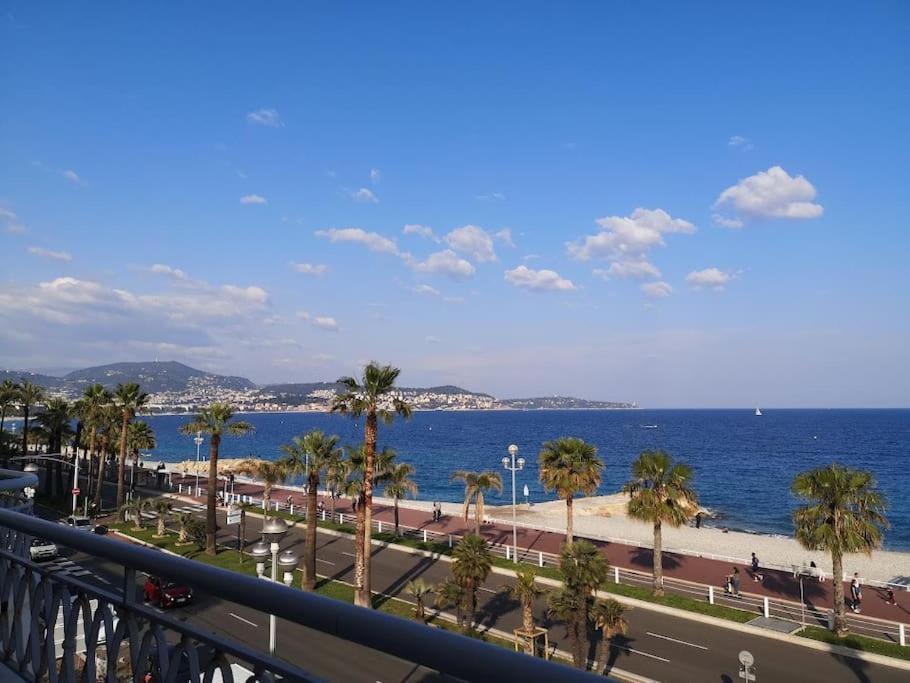 Beach Front, Superbe Appartement Pour 4 Personnes Nizza Kültér fotó