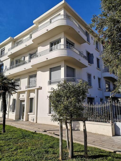 Beach Front, Superbe Appartement Pour 4 Personnes Nizza Kültér fotó