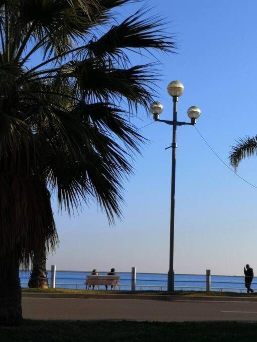 Beach Front, Superbe Appartement Pour 4 Personnes Nizza Kültér fotó
