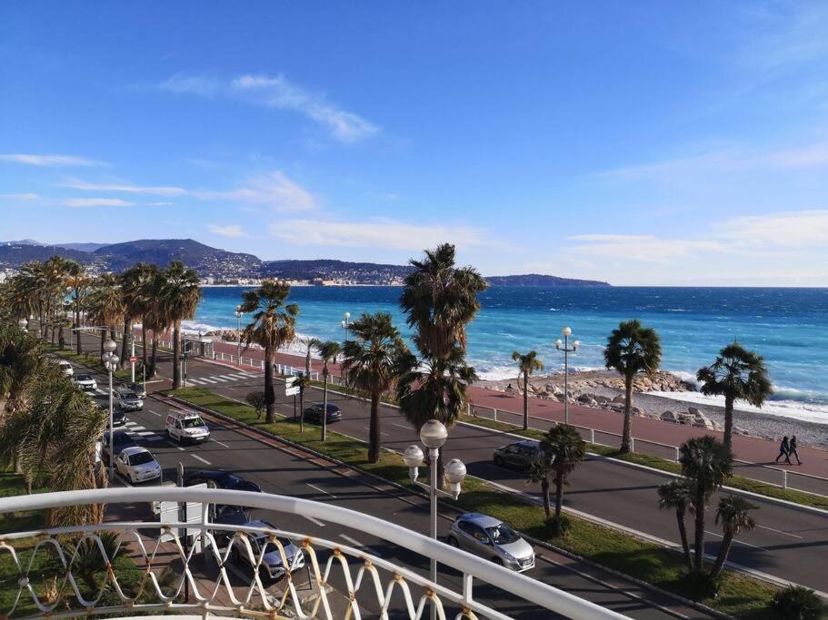Beach Front, Superbe Appartement Pour 4 Personnes Nizza Kültér fotó