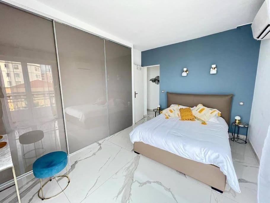Beach Front, Superbe Appartement Pour 4 Personnes Nizza Kültér fotó
