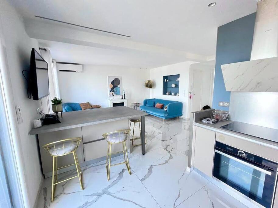 Beach Front, Superbe Appartement Pour 4 Personnes Nizza Kültér fotó