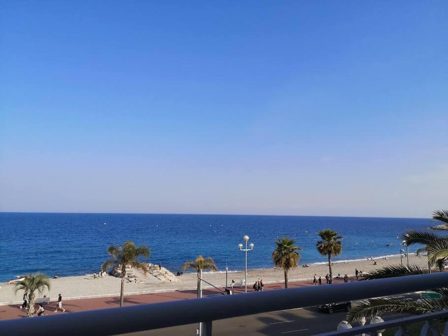 Beach Front, Superbe Appartement Pour 4 Personnes Nizza Kültér fotó