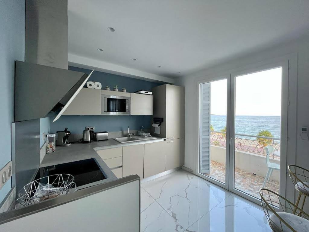 Beach Front, Superbe Appartement Pour 4 Personnes Nizza Kültér fotó
