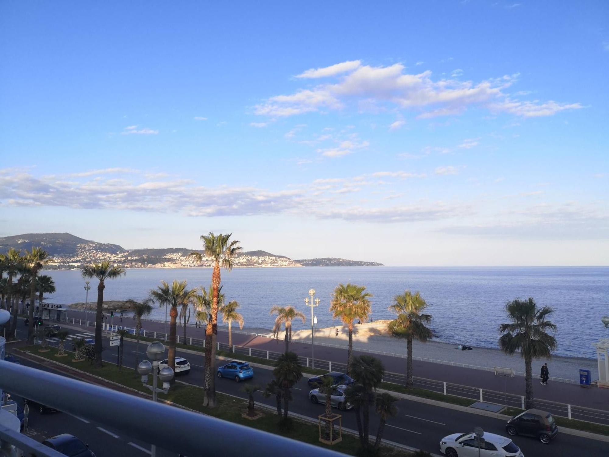 Beach Front, Superbe Appartement Pour 4 Personnes Nizza Kültér fotó