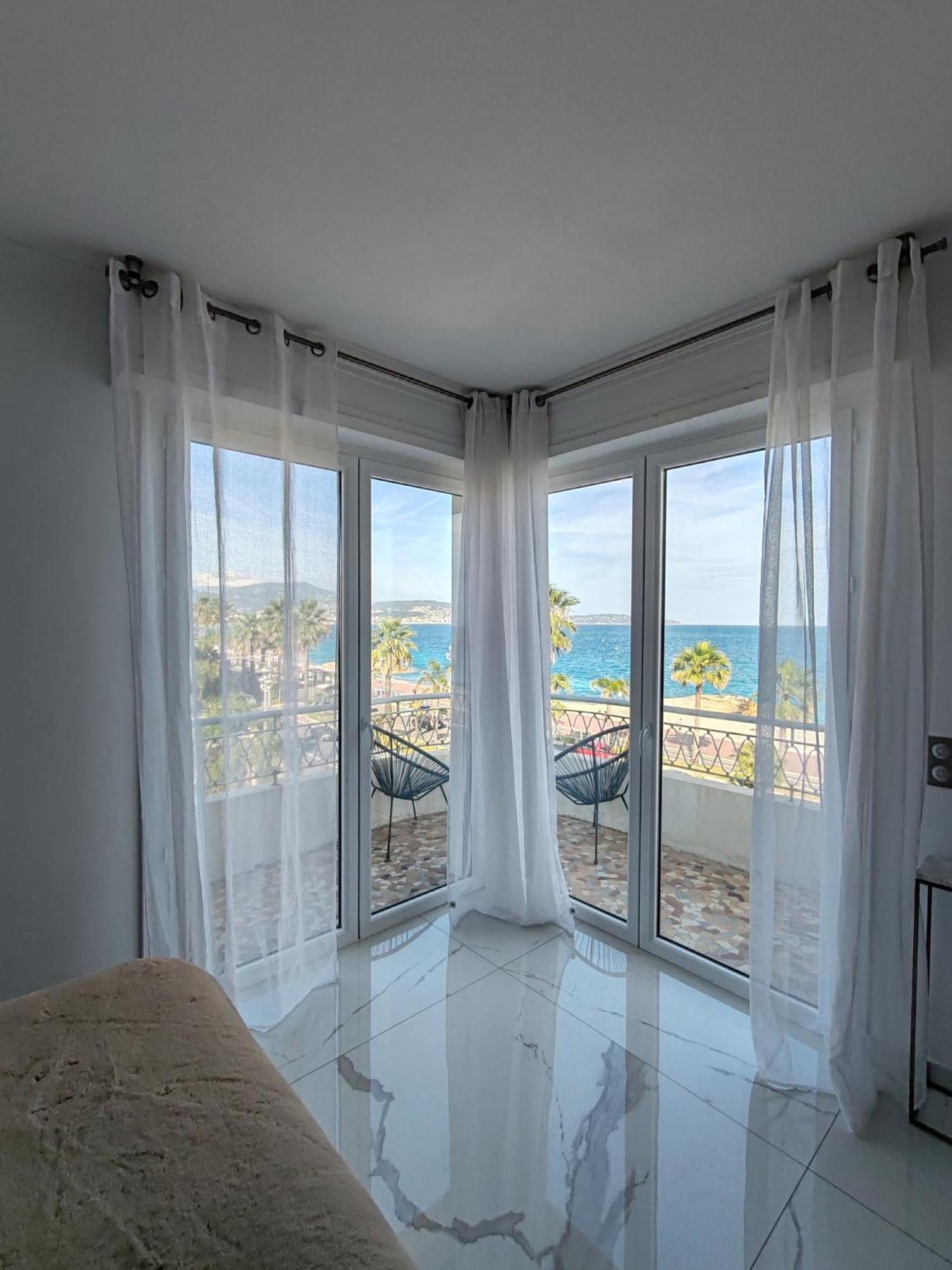 Beach Front, Superbe Appartement Pour 4 Personnes Nizza Kültér fotó