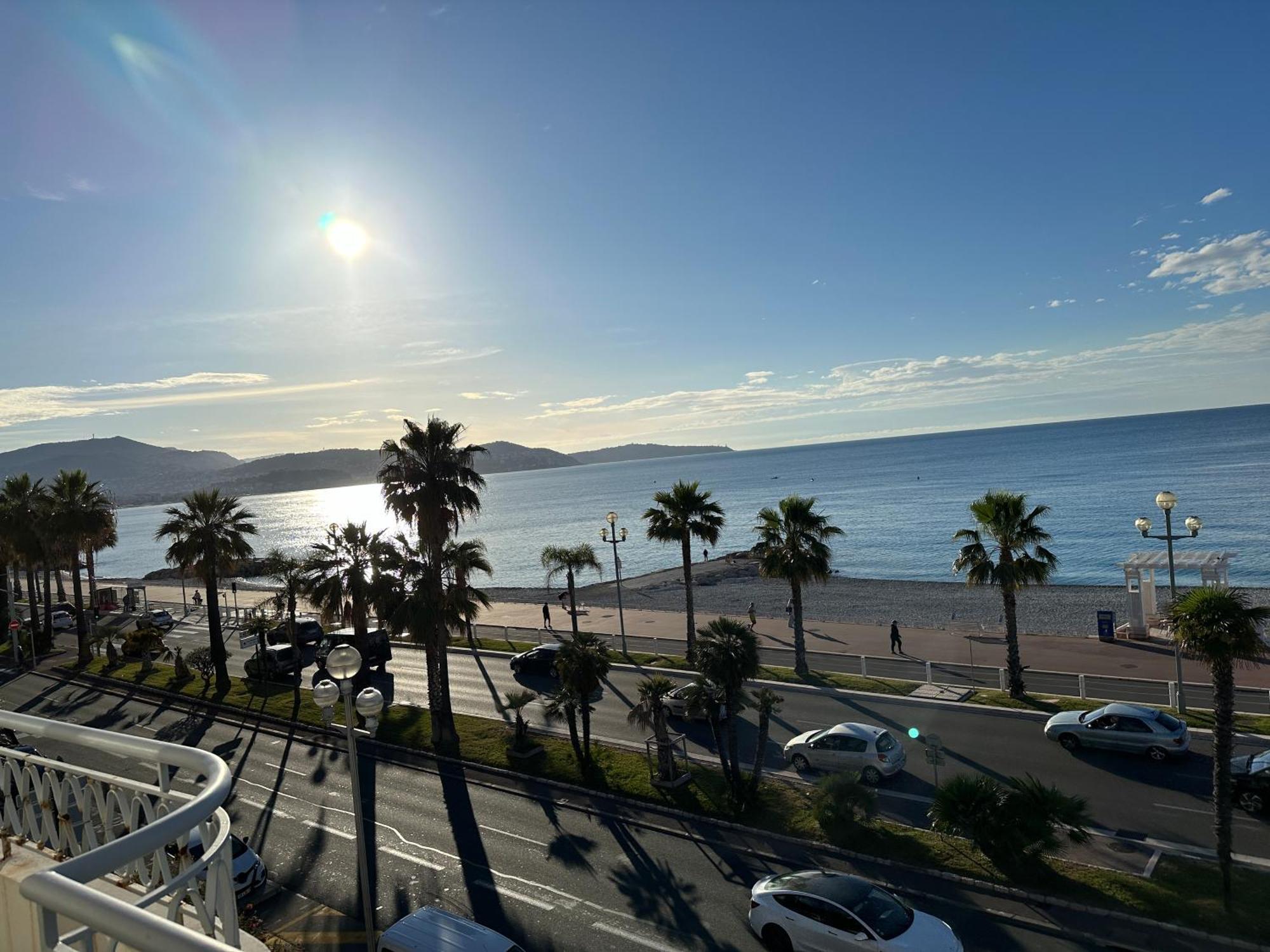 Beach Front, Superbe Appartement Pour 4 Personnes Nizza Kültér fotó