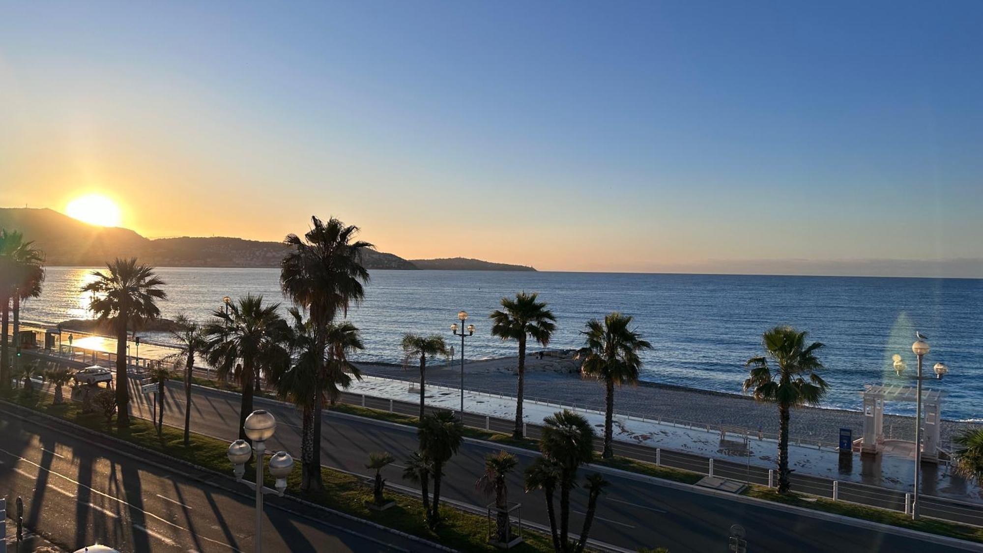 Beach Front, Superbe Appartement Pour 4 Personnes Nizza Kültér fotó