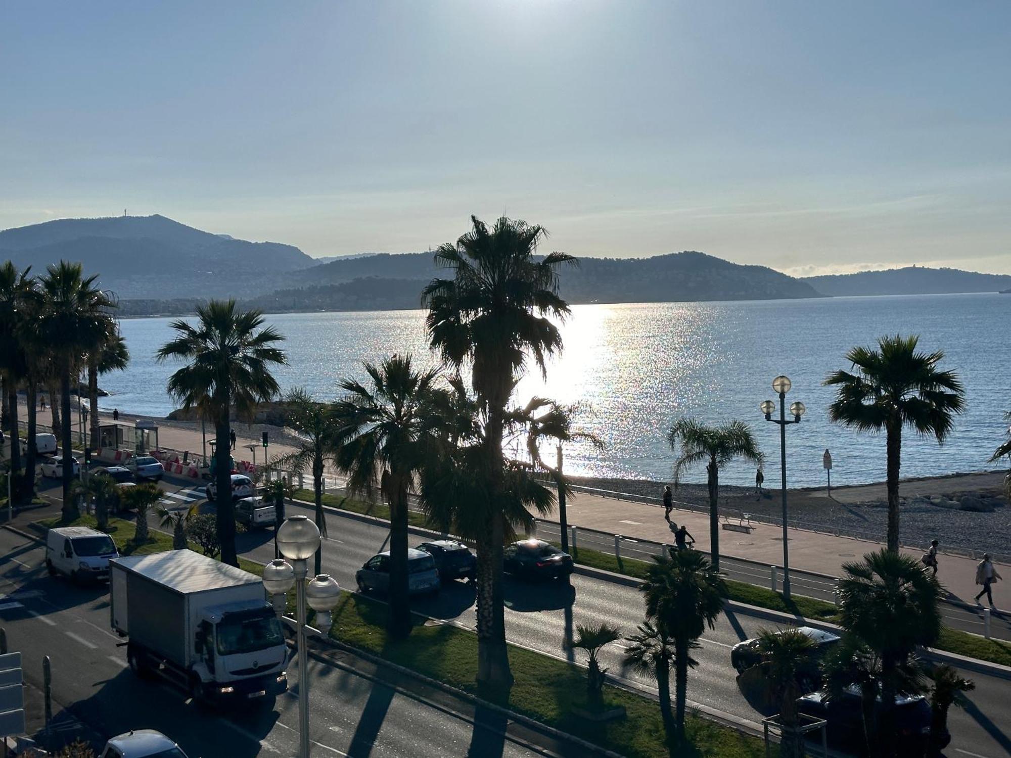 Beach Front, Superbe Appartement Pour 4 Personnes Nizza Kültér fotó