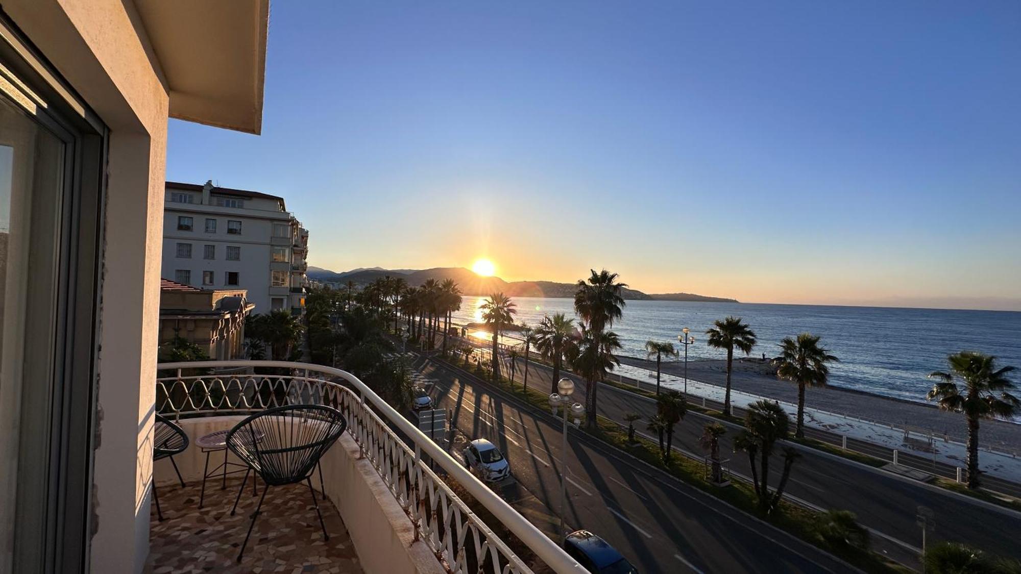 Beach Front, Superbe Appartement Pour 4 Personnes Nizza Kültér fotó