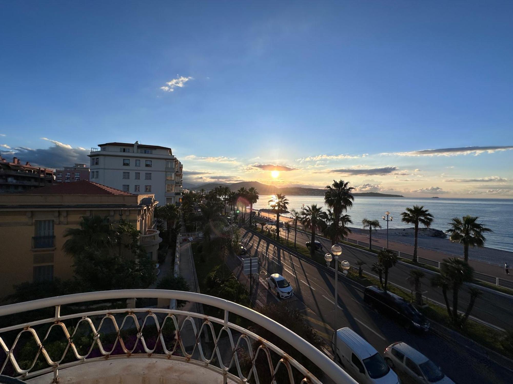Beach Front, Superbe Appartement Pour 4 Personnes Nizza Kültér fotó