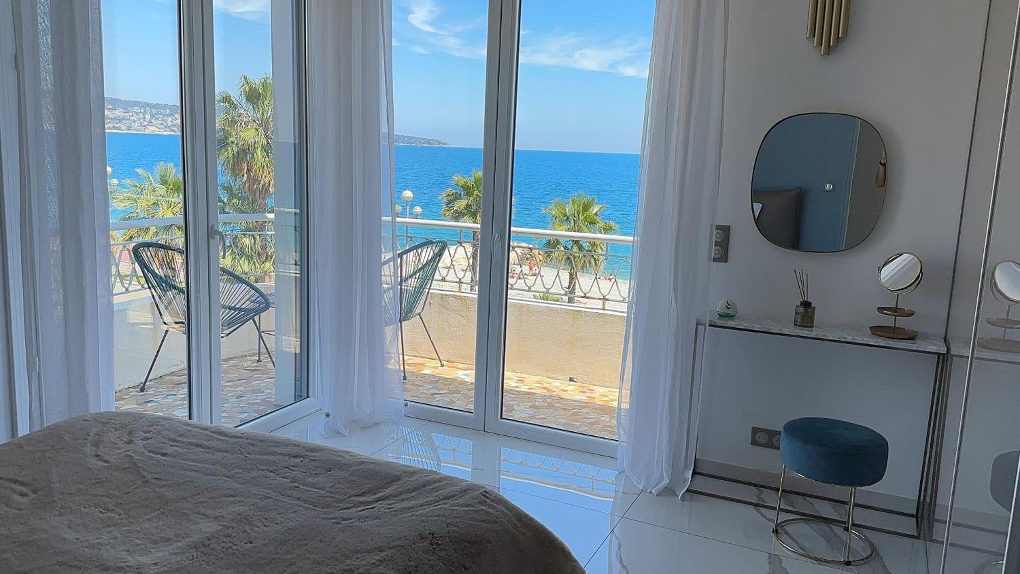 Beach Front, Superbe Appartement Pour 4 Personnes Nizza Kültér fotó