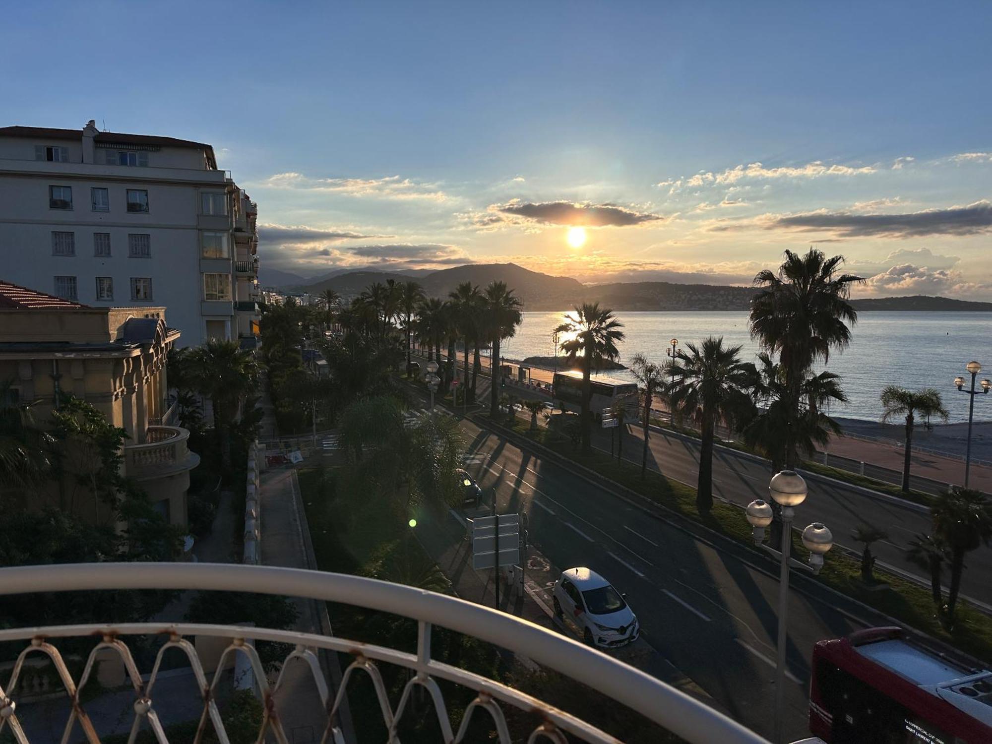 Beach Front, Superbe Appartement Pour 4 Personnes Nizza Kültér fotó