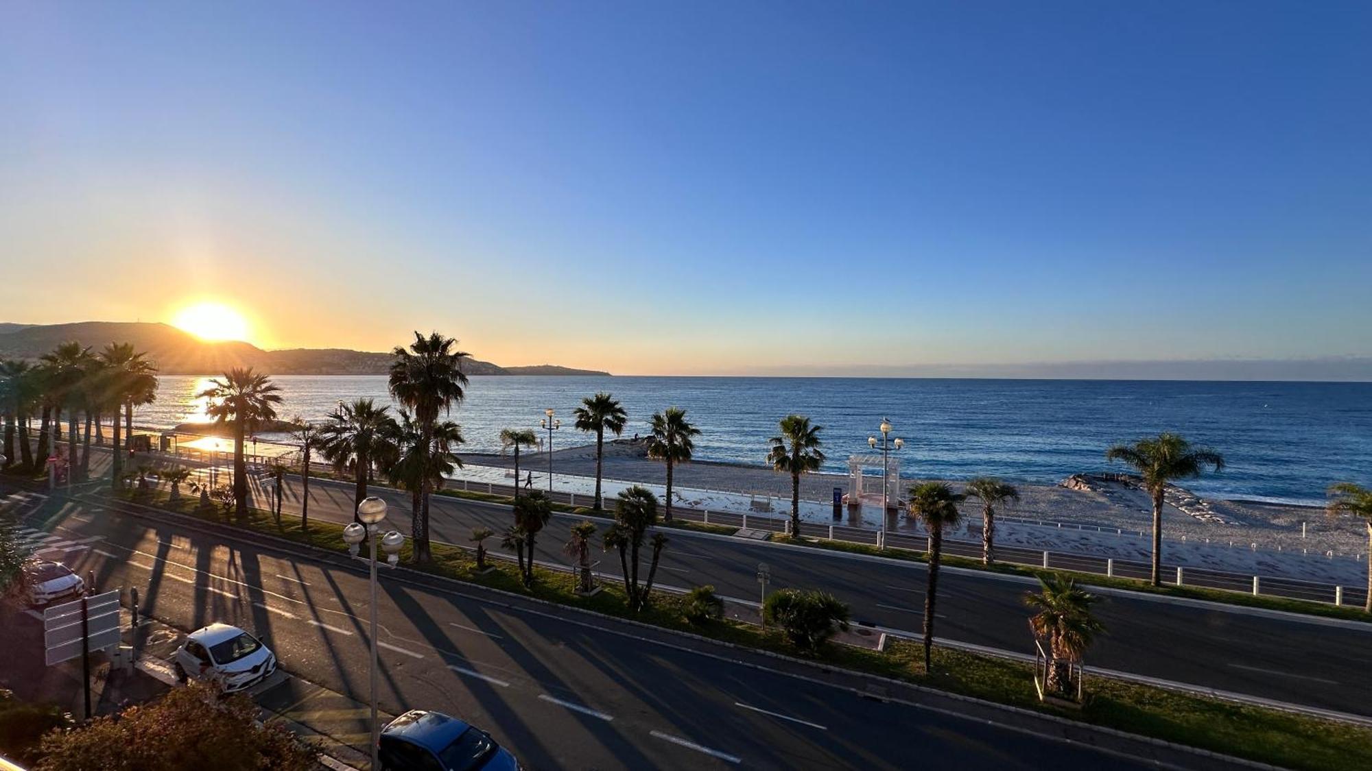 Beach Front, Superbe Appartement Pour 4 Personnes Nizza Kültér fotó